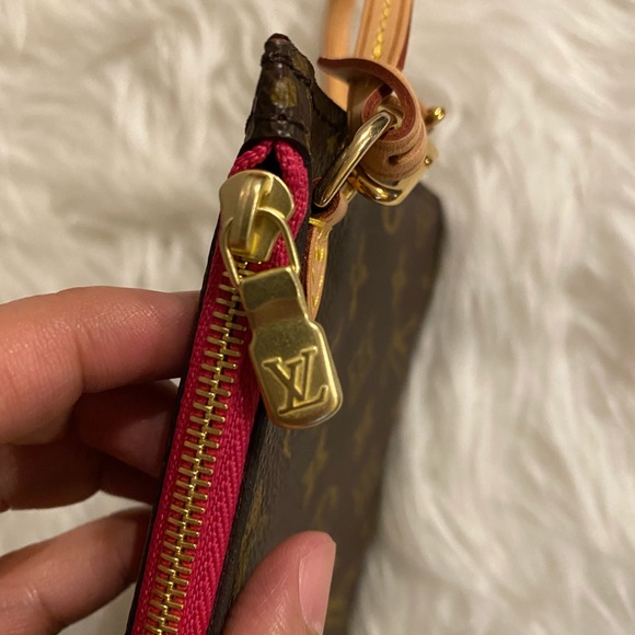 Pouch❤️sold on Ig❤️ - Picture 3 of 9